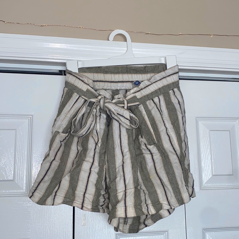 belk shorts vertical flattery lines muted colors